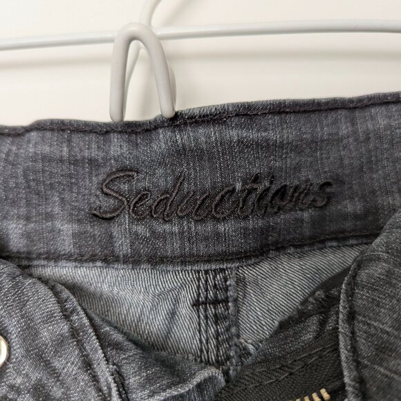 ✨ Seductions Black Jean Mini Shorts (Size 5) 🖤👖 - Picture 3 of 5